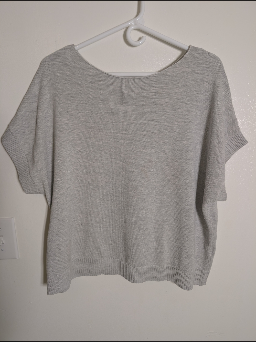 Old Navy Light Gray Short Sleeve Crewneck Sweater